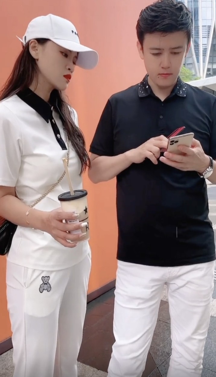 張榮榮表示丈夫IQ140加上佢外貌出眾,認為唔可以浪費優良嘅基因!