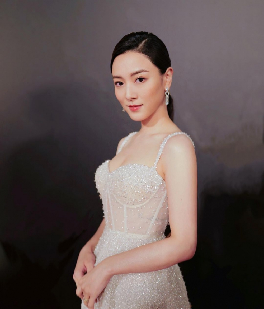 有指王敏奕嘅私人帳號原名為「@mrs_tsang」,但已改名為「@manfamonly」,疑撇甩「曾太」之名。