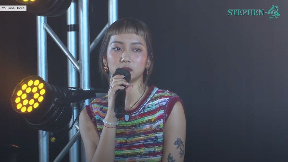 Marf自爆初中時與同學相處不快，令佢萌生轉校念頭。