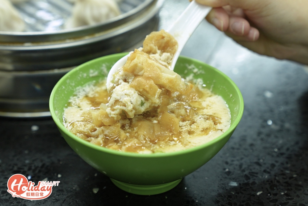 鹹豆漿更是向老字號豆品廠取豆漿,放滿大量蝦皮、蔥花、鹹菜等配料。