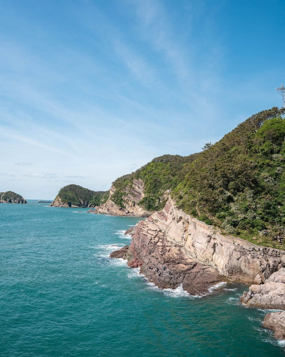 「松島龍宮云橋」連接岩南公園及無人島「東島」。