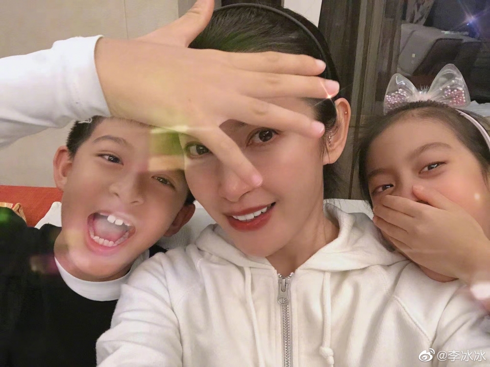 李冰冰同一對外甥嘅關係好好~