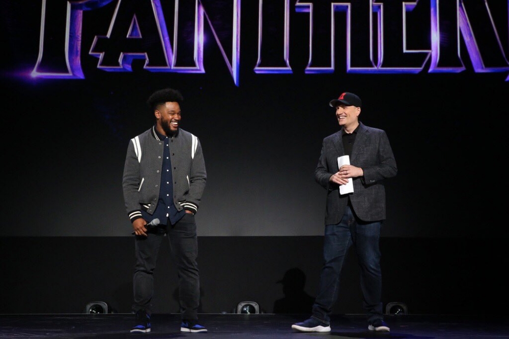 導演Ryan Coogler(左)在拍攝《黑豹2》到銀行提款卻無辜被逮捕?!
