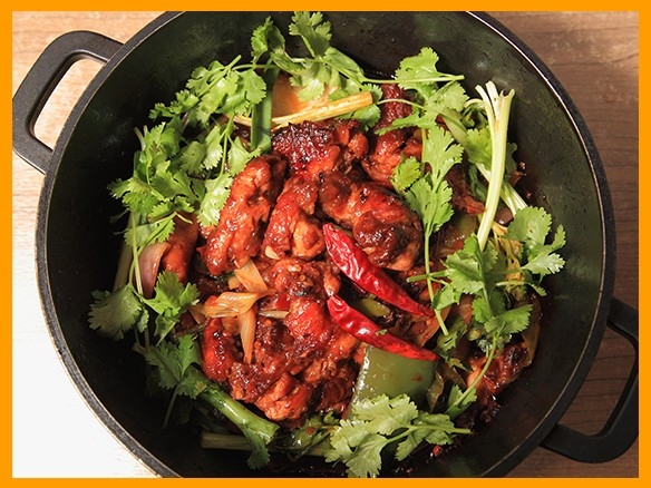 消息一出，不少網民紛紛留言「保重」、「好人一生平安」，更希望老闆於英國能夠繼續經營雞煲火鍋店，其中有網民留言「希望係呢邊（英國）食到雞煲」，負責人回覆「一定會， 到時留意我地公佈」，看來在英國食到招牌雞煲的日子指日可待。