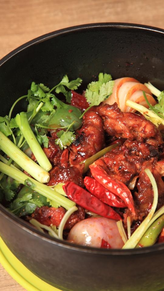 高峰時期更擁有3間分店，不過在2019年初，位於旺角奶路臣街分店及尖沙咀分店都相繼結業，只剩下旺角白布街分店繼續營業。