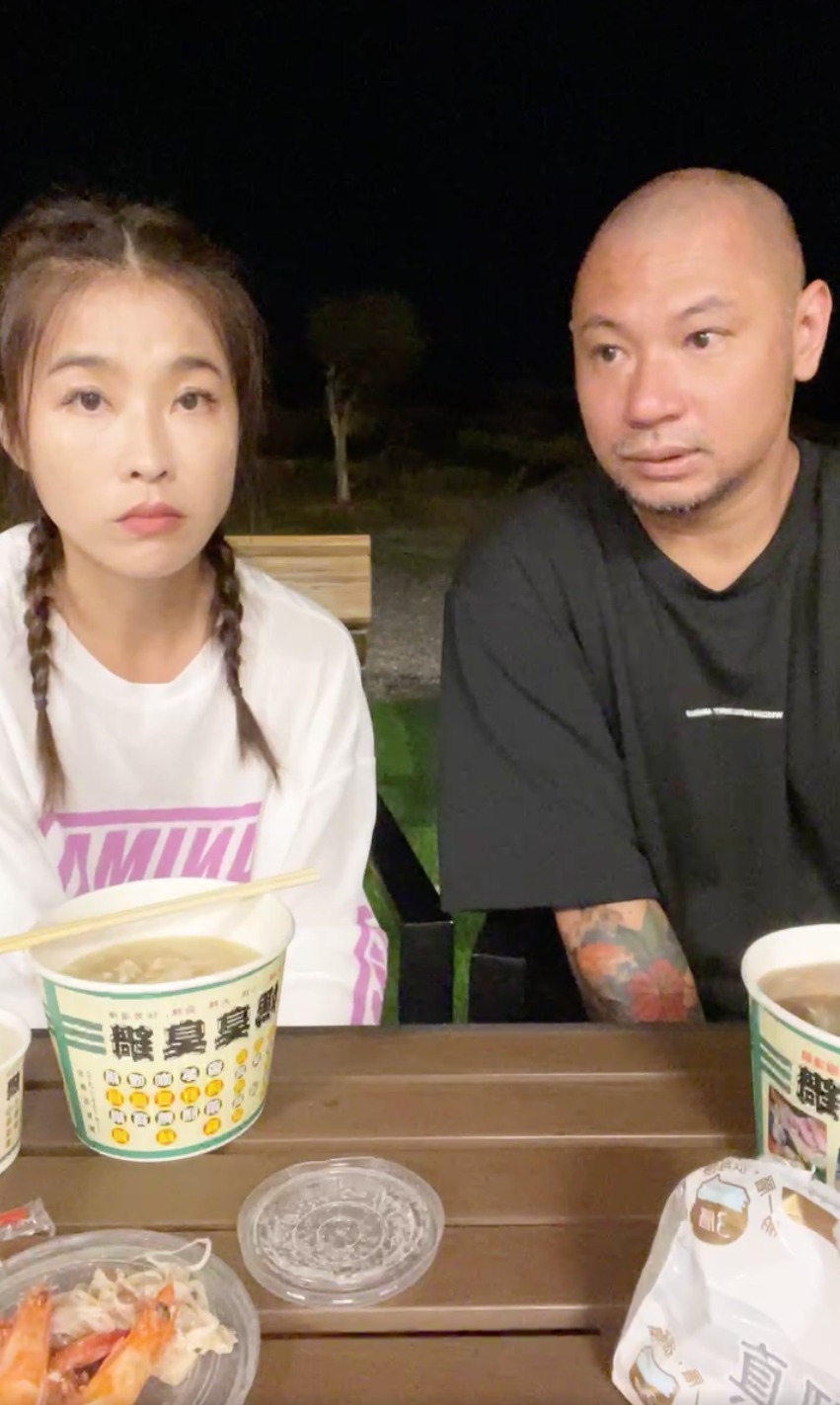 直播中金剛更一度講到喊,令小嫻有啲不知所措。金剛表示感謝小嫻,又話喺呢段感情中學到好多