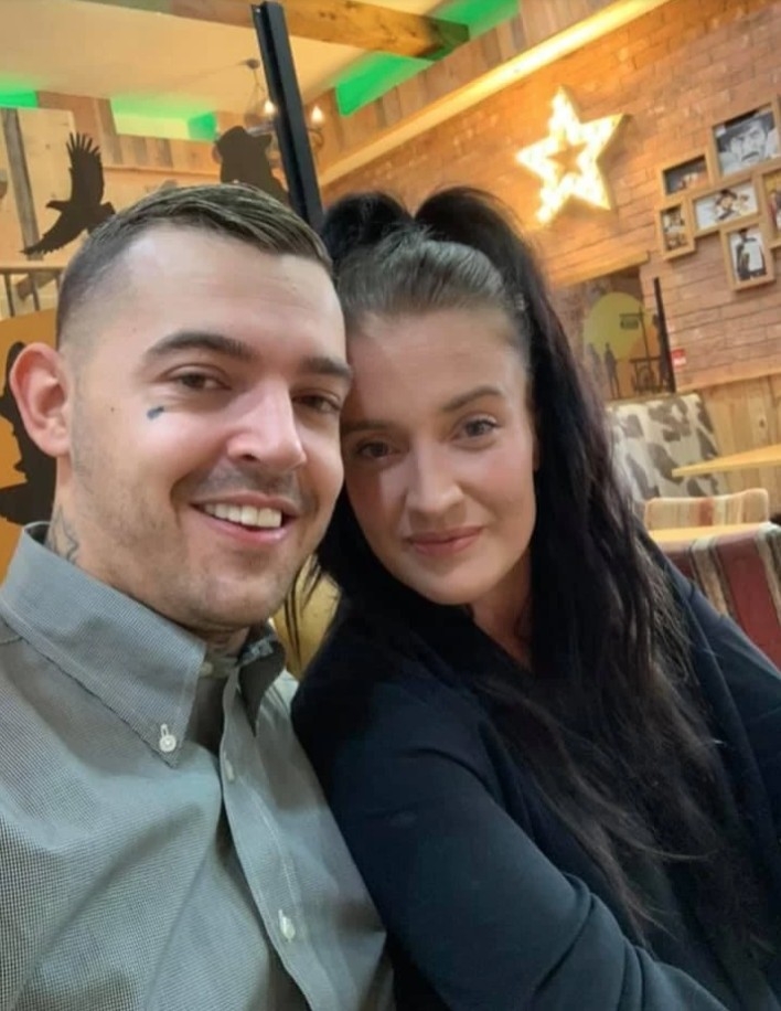 Lorna指雖然佢無同Tony結婚,但佢哋2014年就喺埋一齊,更育有2個女兒,本來家庭美滿,但Tony為咗一個僅僅認識10日嘅女人離開佢嘅家。