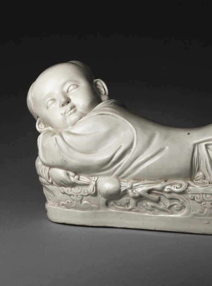 開幕後博物館將會首批展出900多件由故宮博物院借出的藝術文物,當中不少都是首次於香港公開展出,部分藏品更是從未對外公開展出,博物館開幕時將設有9大展覽,包括2個特別展覽及7個專題展覽。