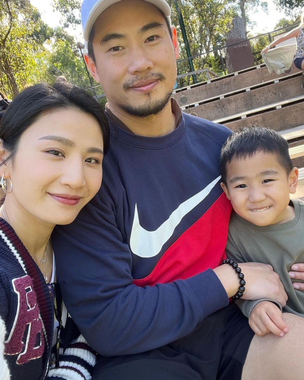 Coffee(林芊妤)係人氣瑜伽導師,佢同老公、仔仔嘅日常生活亦十分受網民愛戴。