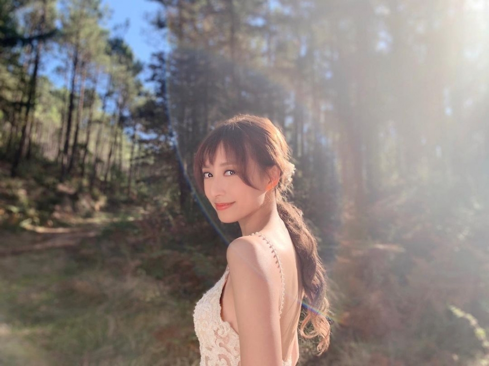《靈戲逼人》將會由龔嘉欣頂替女一位置。