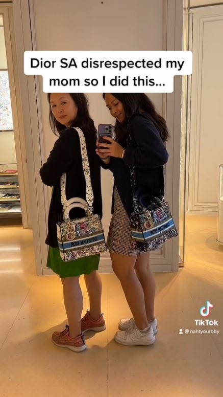 隔天，Amjea帶同媽媽一同回到那間DIOR店購物。