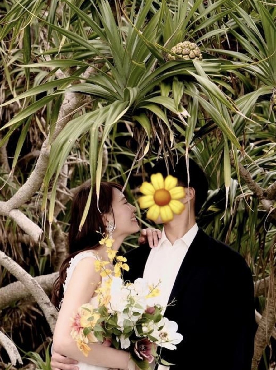 而女方公開結婚照時都將丈夫嘅樣貌遮蓋!