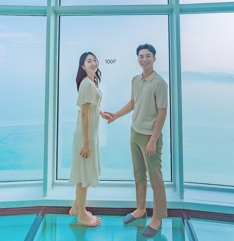 在X the SKY展望台的100樓,可俯瞰到海雲台和釜山市區嘅絕美景致!