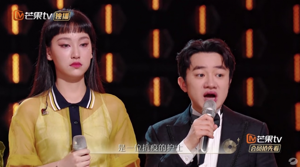 王祖藍補充指炎明熹同媽媽已經無見3年,原因係佢媽媽係一位抗疫護士