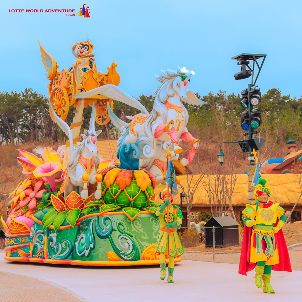 園内不時都有適合小朋友嘅親子設施、演出和遊行,活動多姿多彩!