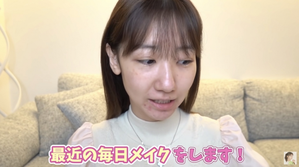 柏本由紀無加filter，而係大方以未上妝嘅真實素顏出鏡備受好評。