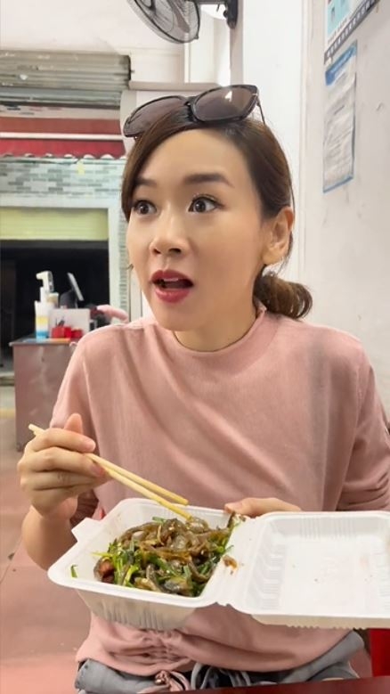 楊思琦品嘗豉油王蒸腸粉