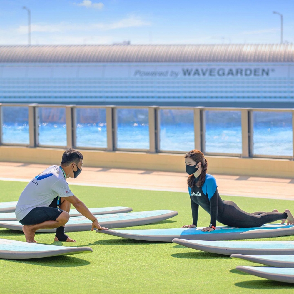 Wave Park有為初級者提供衝浪班,有教練特別指導。