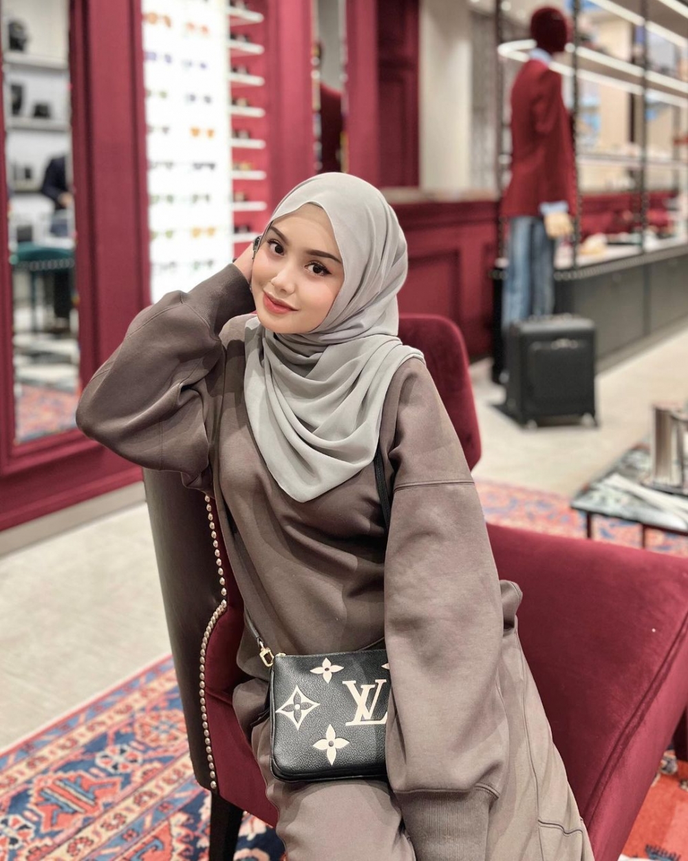 19歲馬來西亞孕婦Anes為感謝老公，豪送了一家過百萬港元嘅林寶堅尼畀對方！