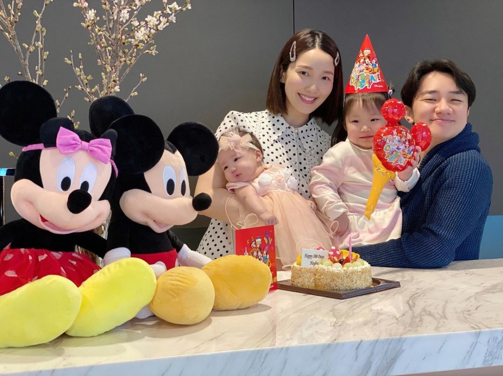 婚後二人育有2名女兒