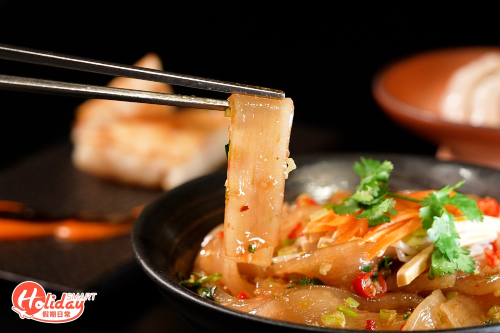 點心款式有水晶蝦餃、鮮肉燒賣等廣東點心款式;若對川菜有興趣,則有酸辣拌闊粉、川北涼粉等,豐儉由人。