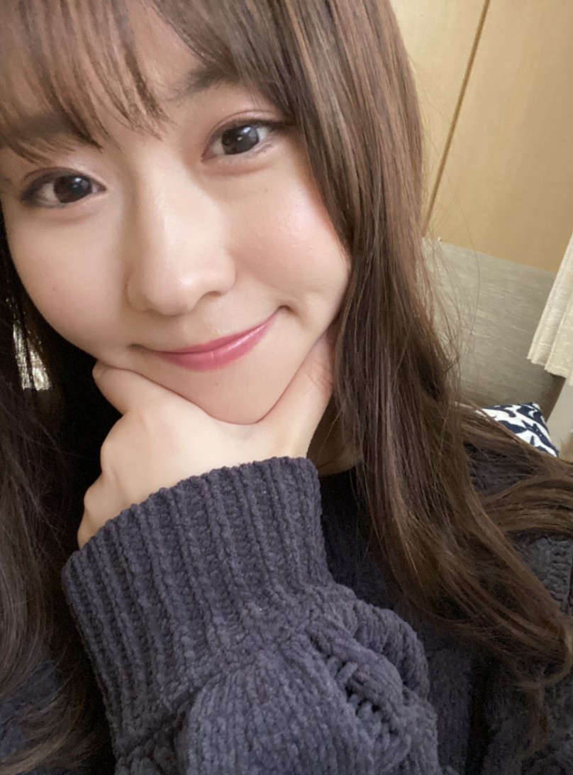 濱口愛子過往曾經係記者