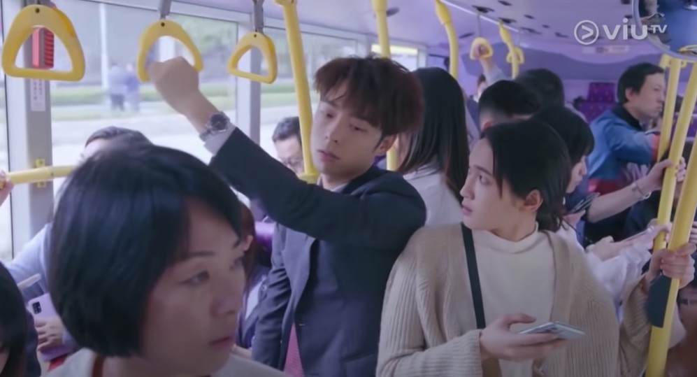 近日，有網民公開男乘客於巴士上嘅怪異行為，引起熱議！