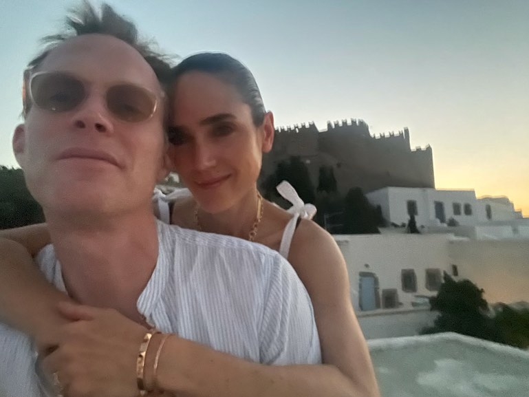 Jennifer Connelly難得在IG與老公Paul Bettany放閃~