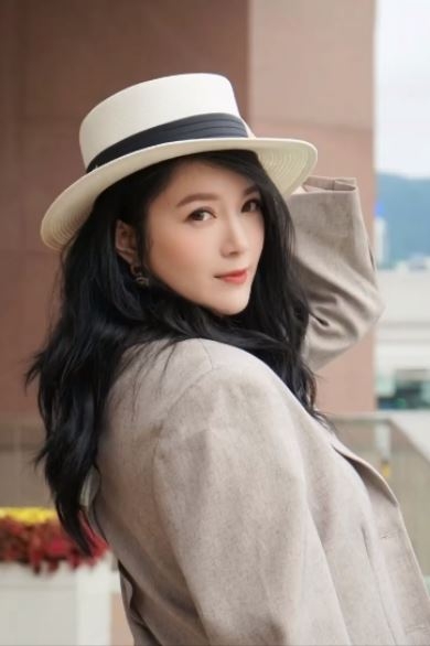 有人不禁猜測文中所指嘅「消失人士」是否老公陸漢洋。
