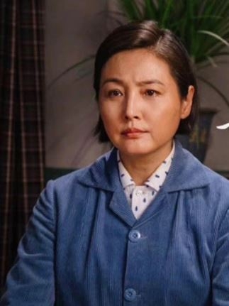 不少網民都認為樓主媽媽應該先住現時嘅公屋,等自己有能力才計劃置業。