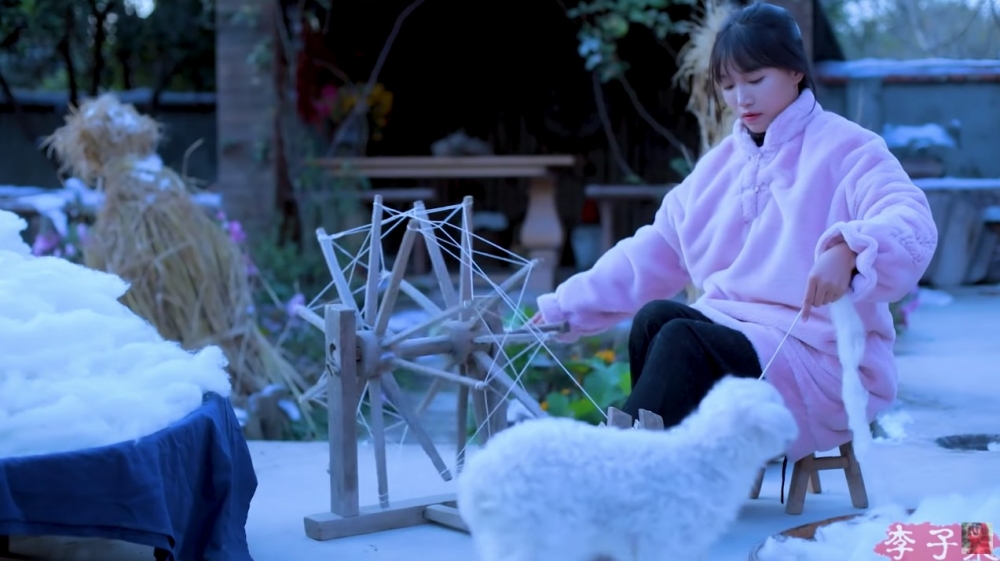 李子柒拍片不時會有動物出鏡