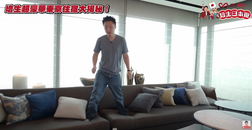 鍾培生有為佢所住嘅Four Seasons Hotel總統套房拍片