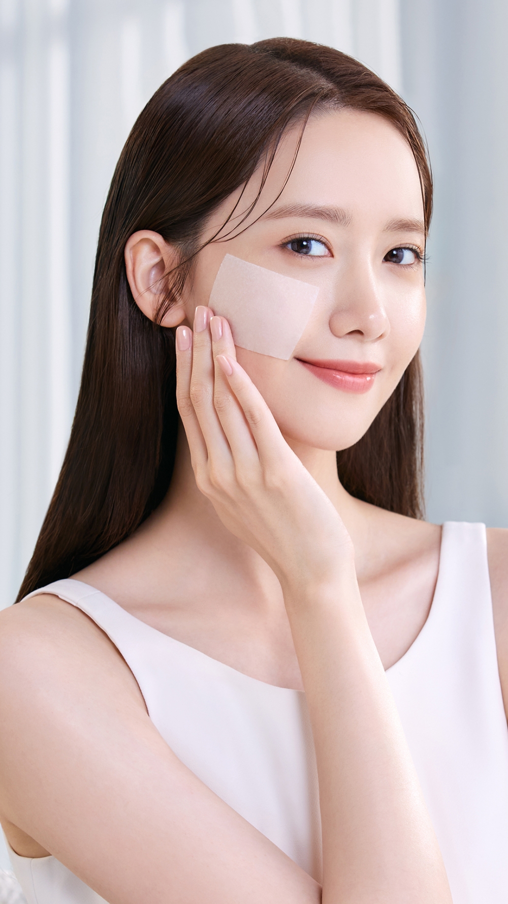 急救濕敷︰將微精華倒入並滲透化妝棉，濕敷於額頭、雙頰同下巴位置5分鐘。