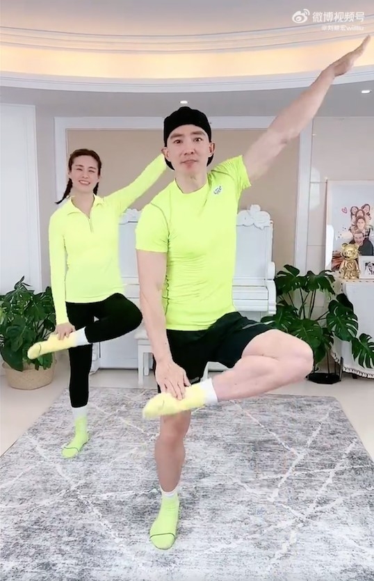 老婆王婉霏都會在片中跟老公一起做健身操。