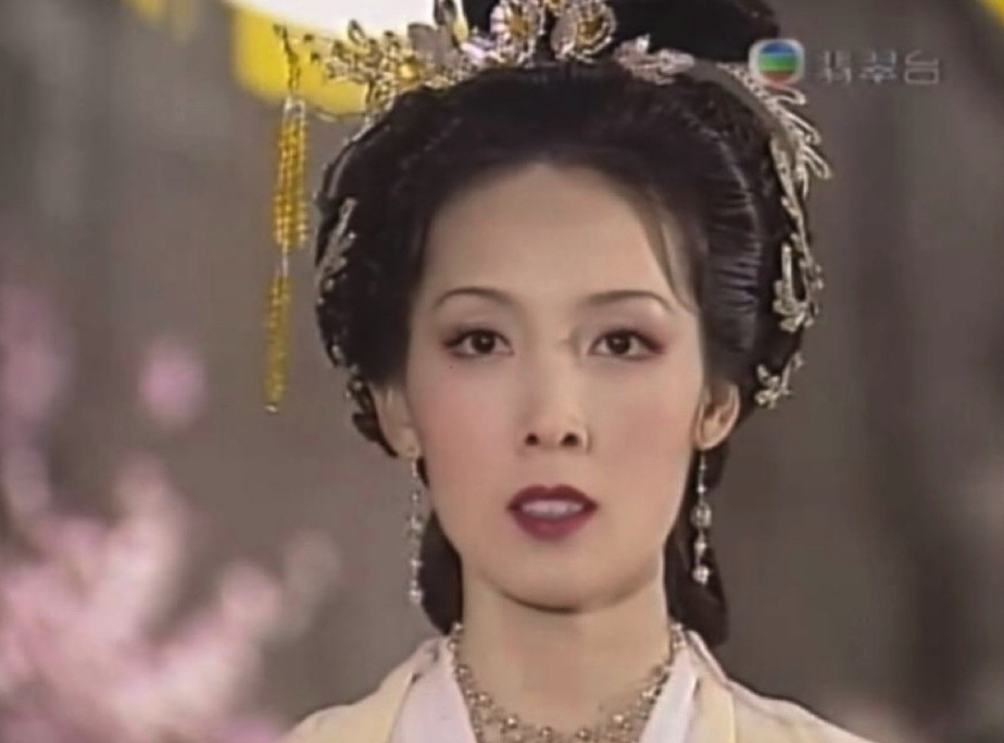 55歲吳美珩最近獲票選為網民心目中嘅「古裝美人」，息影多年嘅佢依然備受網民關注～