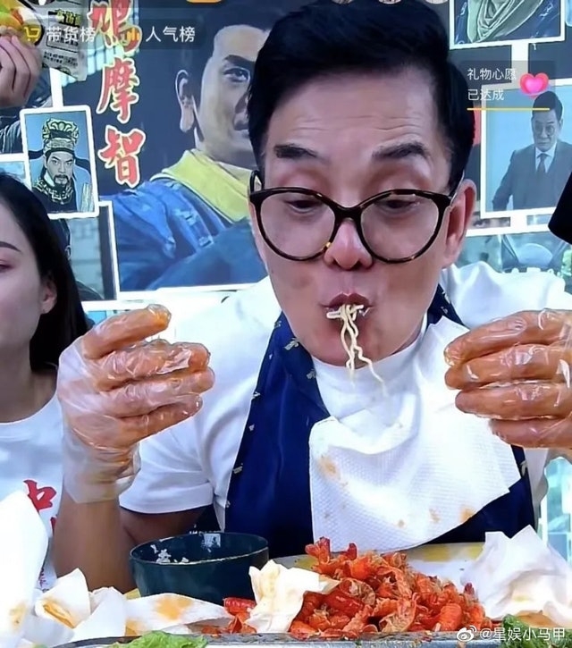拎起麵就擺落口