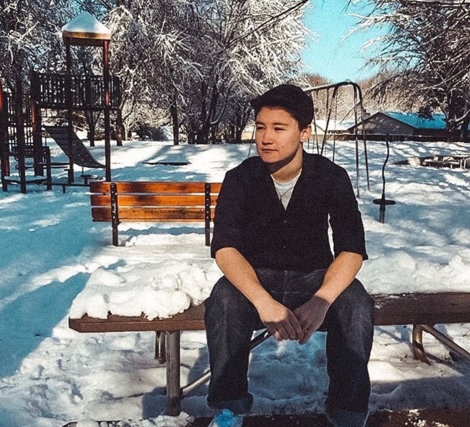 Aaron嘅家庭未能接受起性取向。