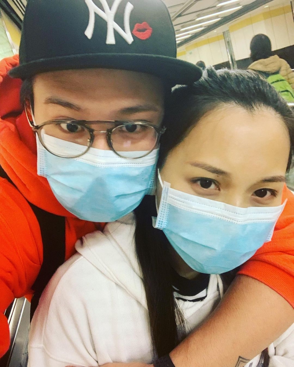 張致恒和老婆雯雯合照。