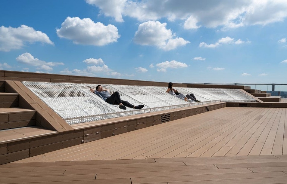 「CLOUD HAMMOCK」能夠俾旅客們於露台仰望藍天