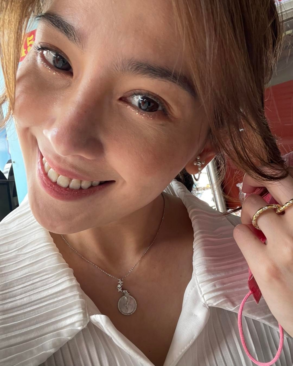 許藍方近日公開超近距離自拍照！