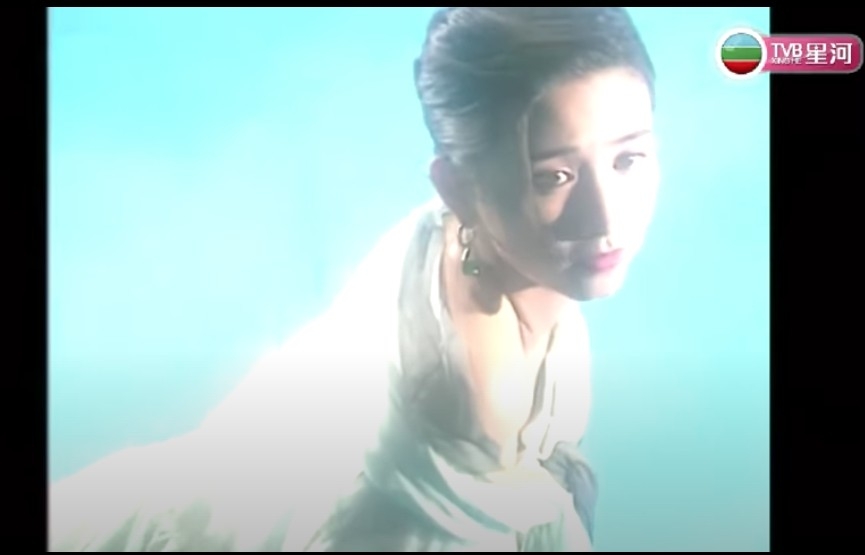 吳婉芳二仔曬出媽媽合照，網民都讚歎吳婉芳凍齡技術超強！