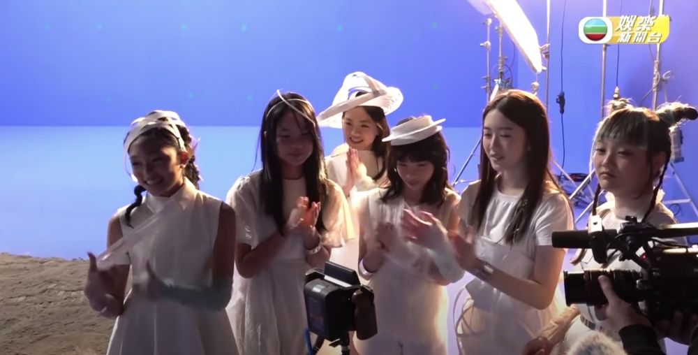 全新6人女團XiX有份拍攝節目嘅宣傳片!