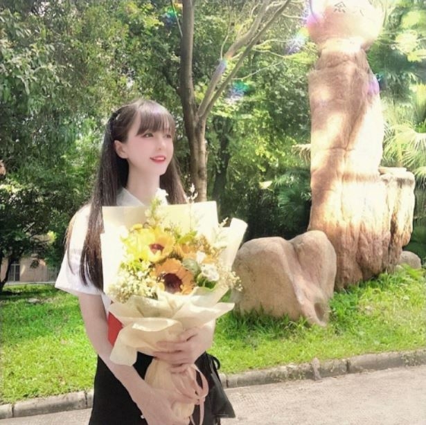 入職前係清新美女。