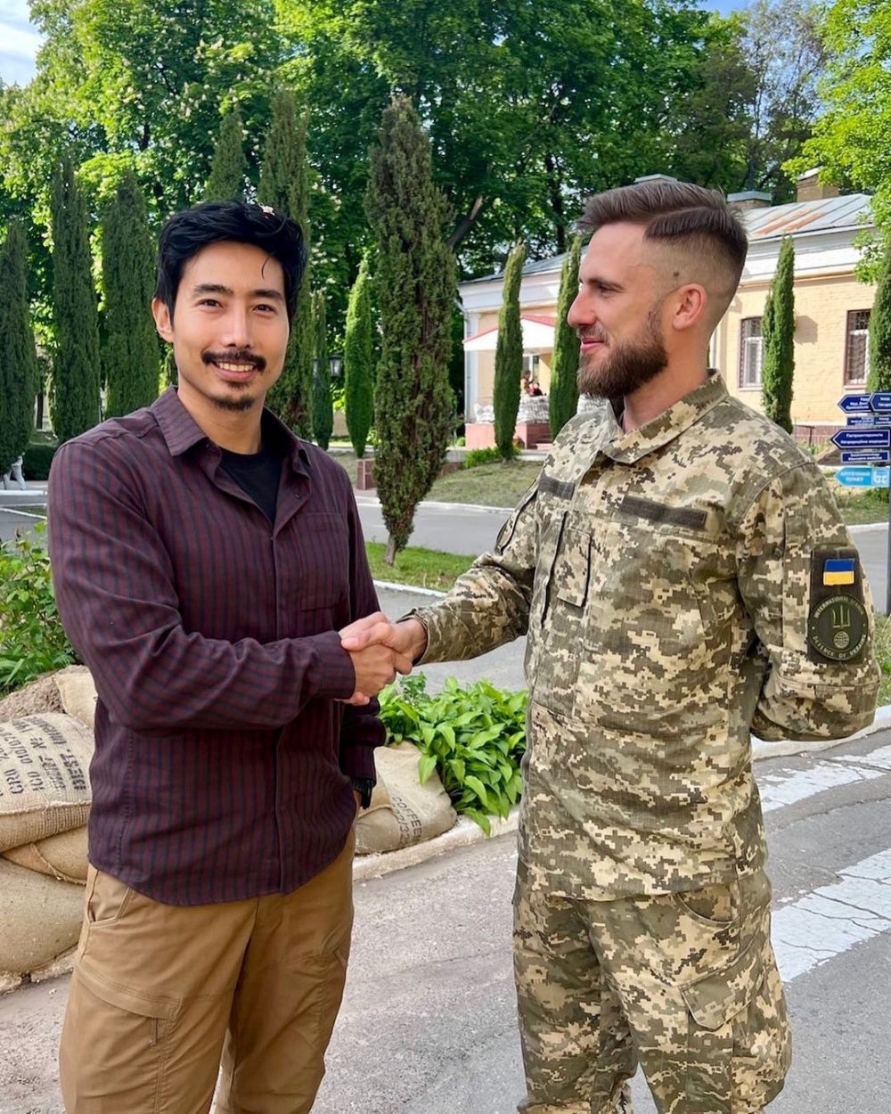 烏克蘭國際志願軍發言人認證李根大尉嘅貢獻與能力。