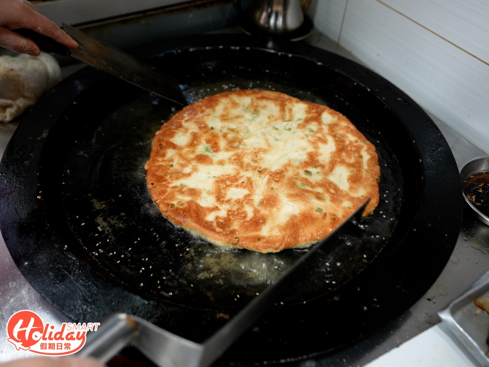 「小老板」最高峰日賣5000件點心,價錢非常親民,點心由$3起!