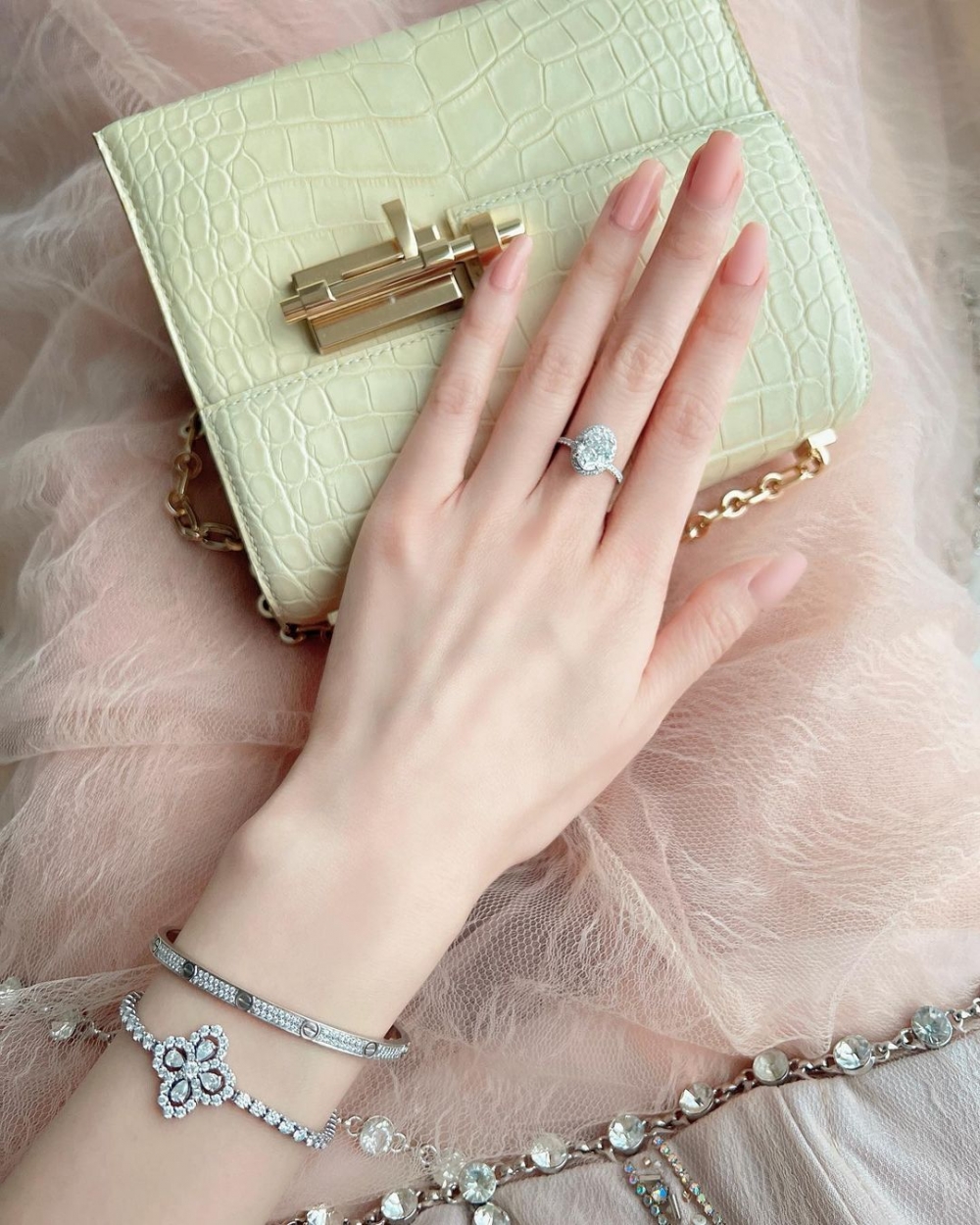 Cammi最近為自己買了一直6位數巨鑽戒指作生日禮物。