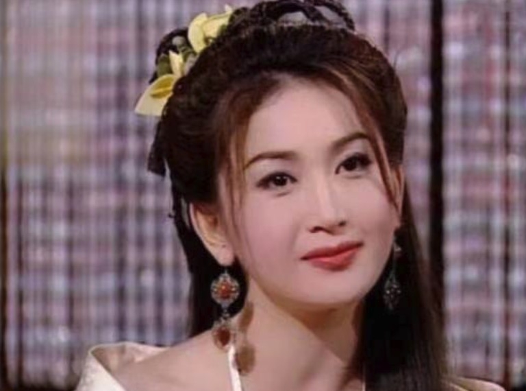 當年溫碧霞被稱為「最美妲己」,成為當紅花旦!