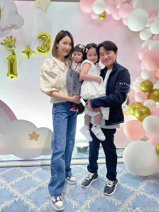 上年Gabby嘅身高已經到王祖藍腰部位置咁高！