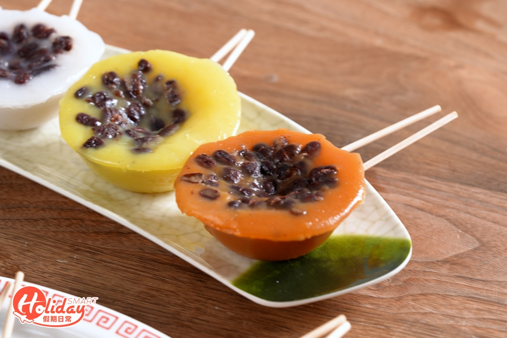 另外黃色及藍色分別是金盞菊及蝶豆花，兩者皆有淡淡花香，但紅豆味更為濃郁並蓋過花香。