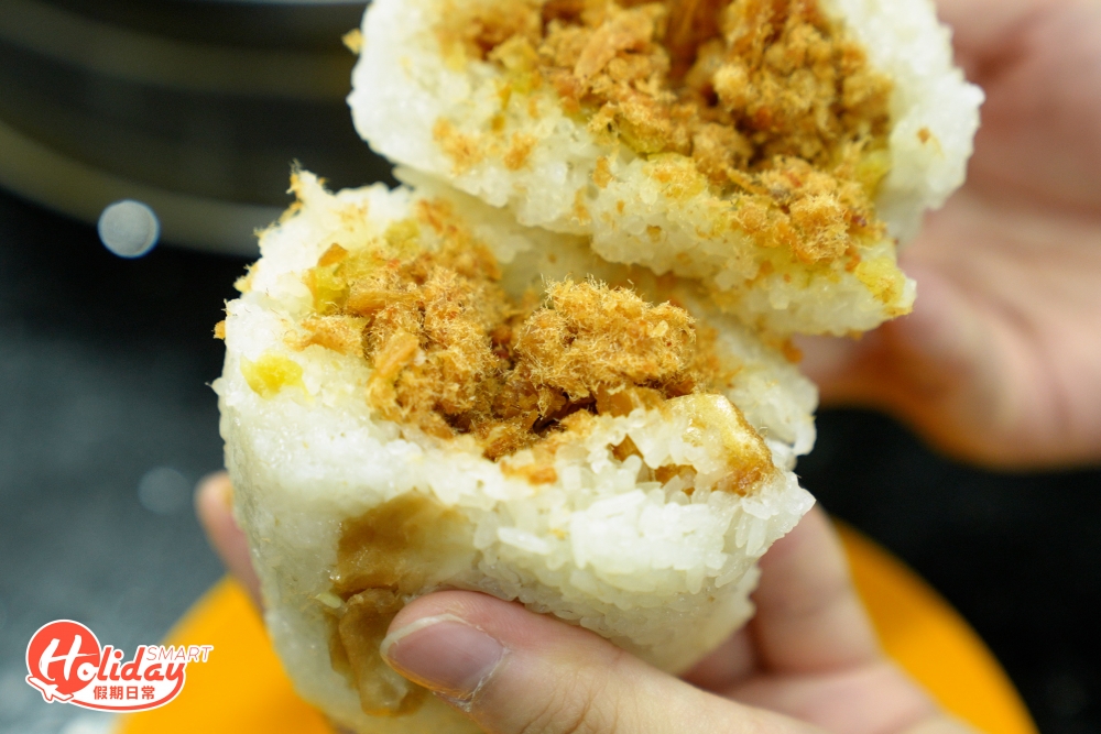 粢飯摵開餡料多到滿瀉!